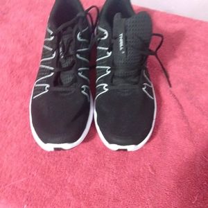 Mens Under Armour Thrill 3 Black Running Shoes